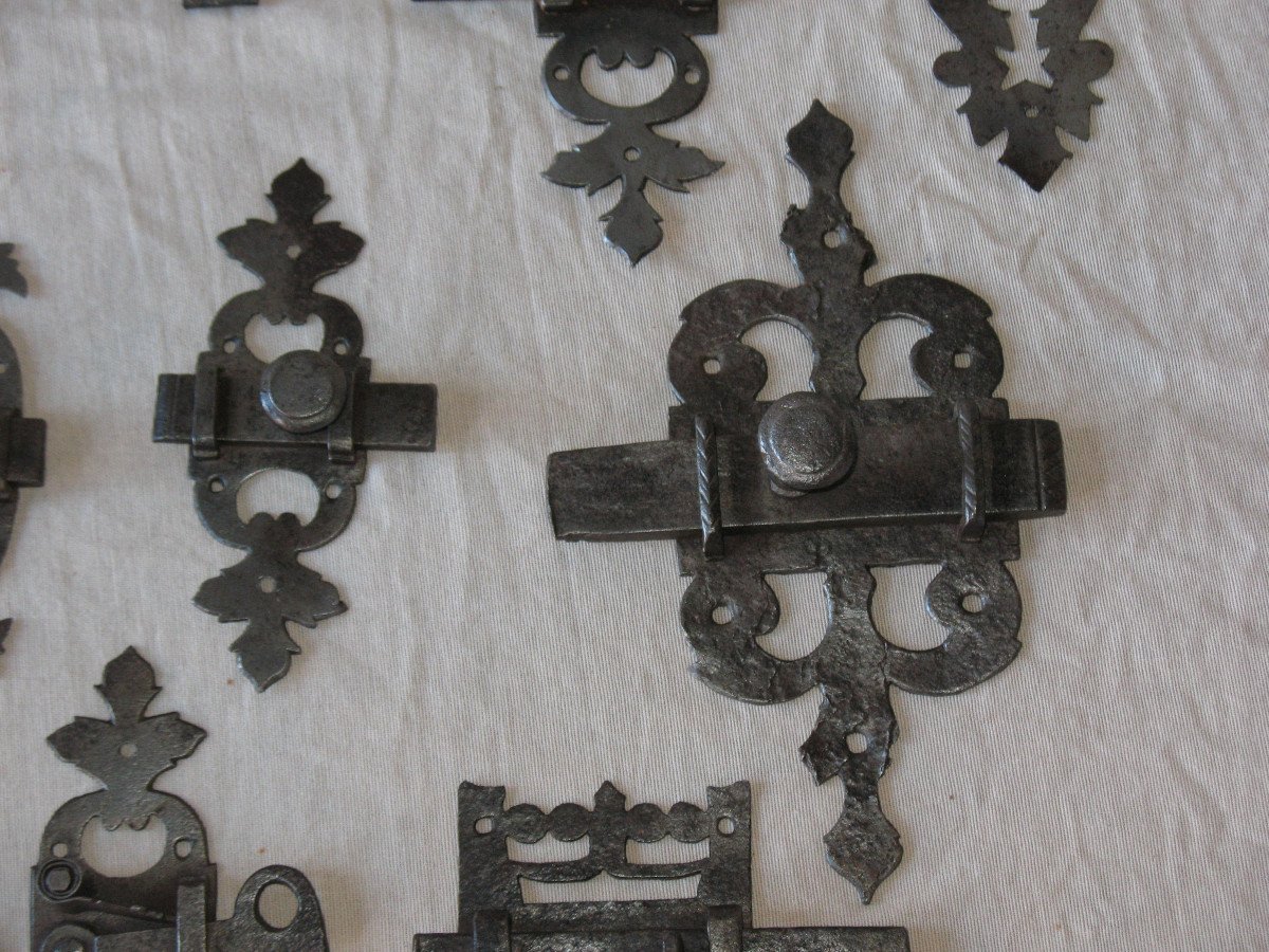 Collection Of 11 Wrought Iron Locks From The 18th Century-photo-1