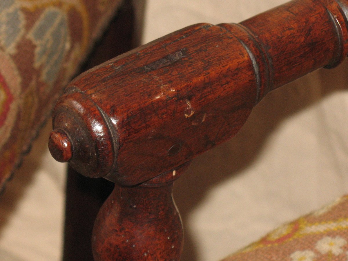 Paire de fauteuils à bras époque Louis XIII en noyer à tapisserie florale et oiseaux époque 17ème-photo-3