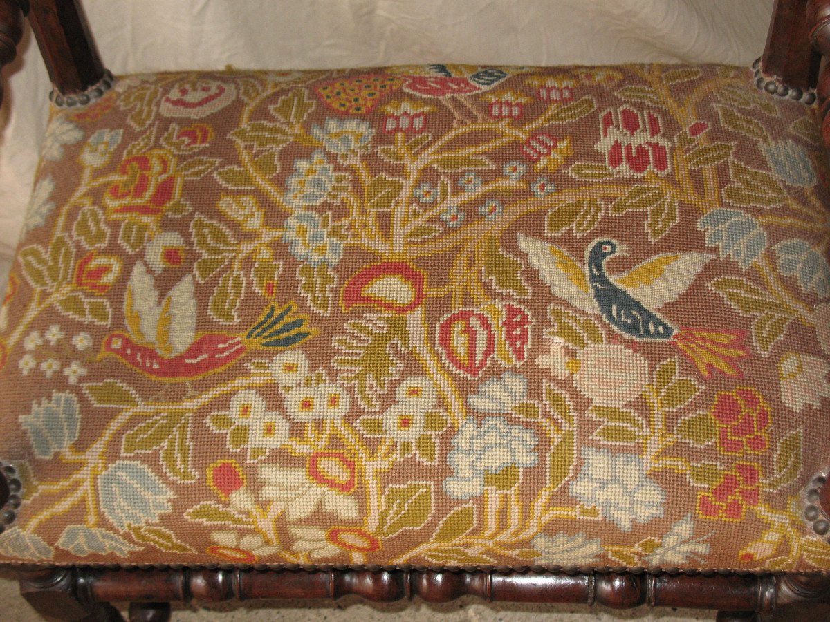 Paire de fauteuils à bras époque Louis XIII en noyer à tapisserie florale et oiseaux époque 17ème-photo-2
