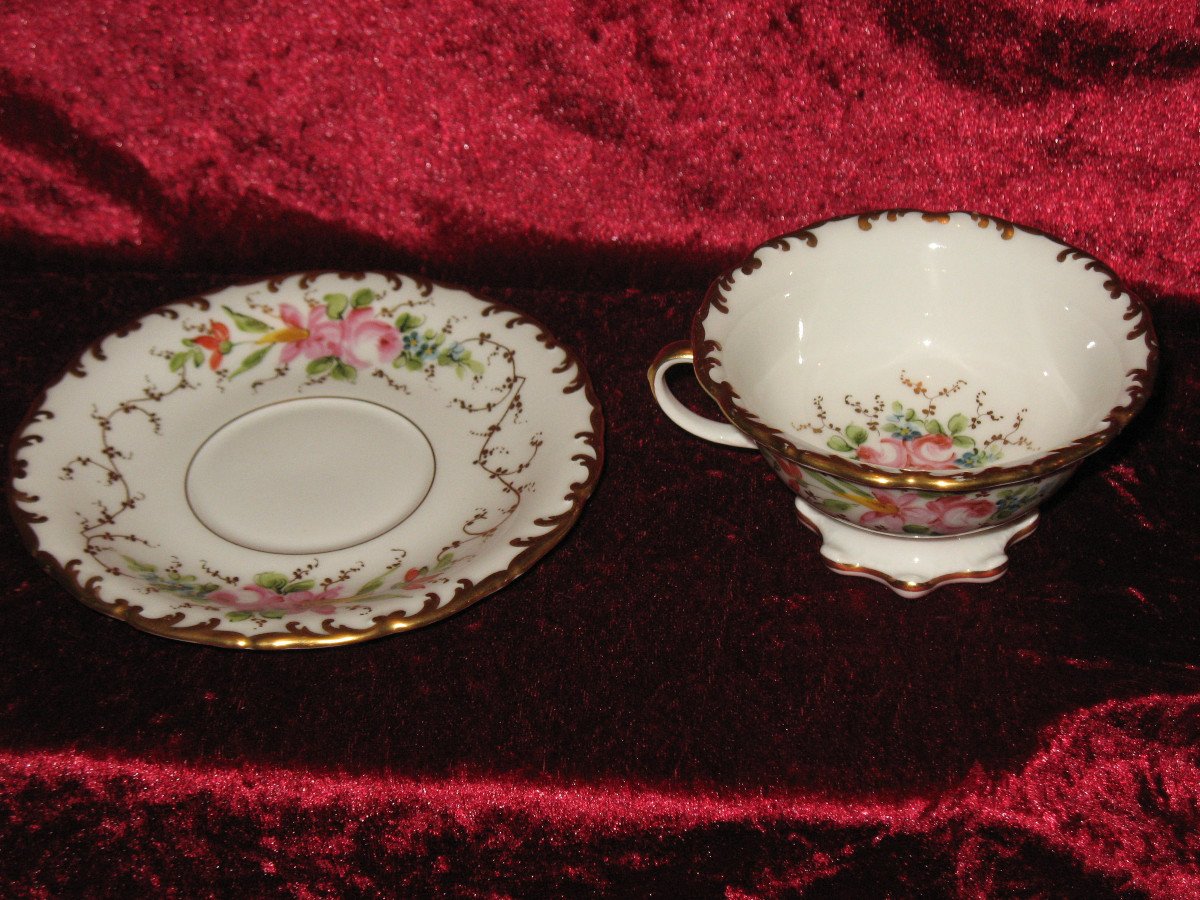 5 tasses en porcelaine de Limoges à décor de roses-photo-1