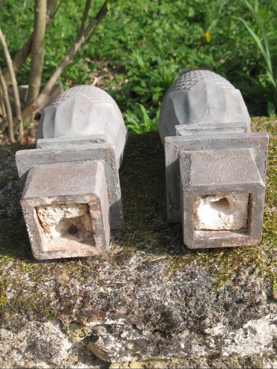 Top Of Artichoke-shaped Cast Iron Pillars From The 19th Century-photo-3