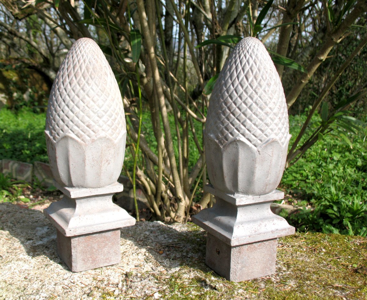 Top Of Artichoke-shaped Cast Iron Pillars From The 19th Century