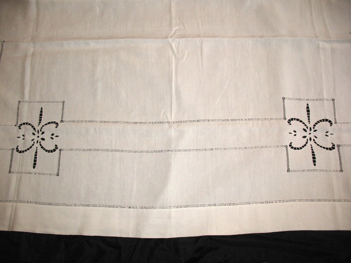 Sheet With Back In Richelieu Embroidery And Handmade Openwork Decorated With Fleur-de-lys-photo-3