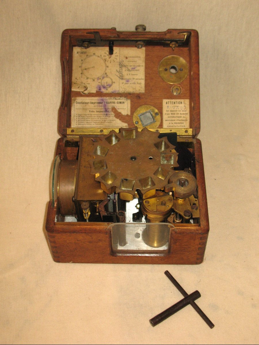 Constateur chronomètre imprimeur pour colombophile dans sa boite d'origine début 20ème