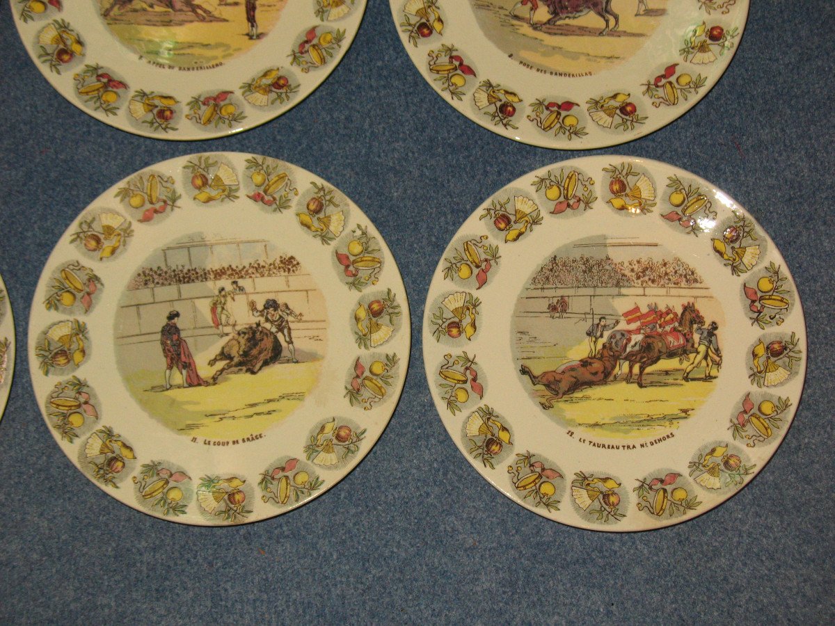 Suite  de 12 assiettes  en faïence de Sarreguemines sur la tauromachie époque 19ème-photo-3
