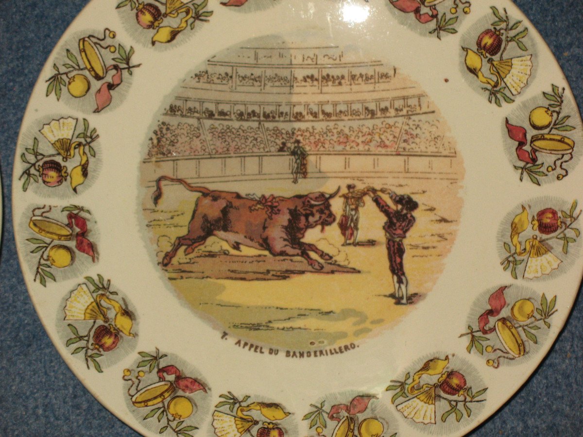 Suite  de 12 assiettes  en faïence de Sarreguemines sur la tauromachie époque 19ème-photo-7