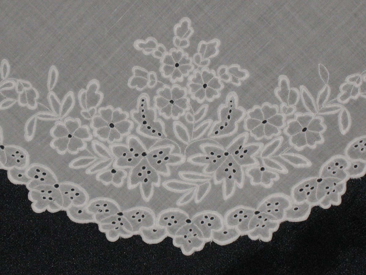 Mouchoir de mariage en broderie blanche sur batiste à décor de fleurs-photo-3