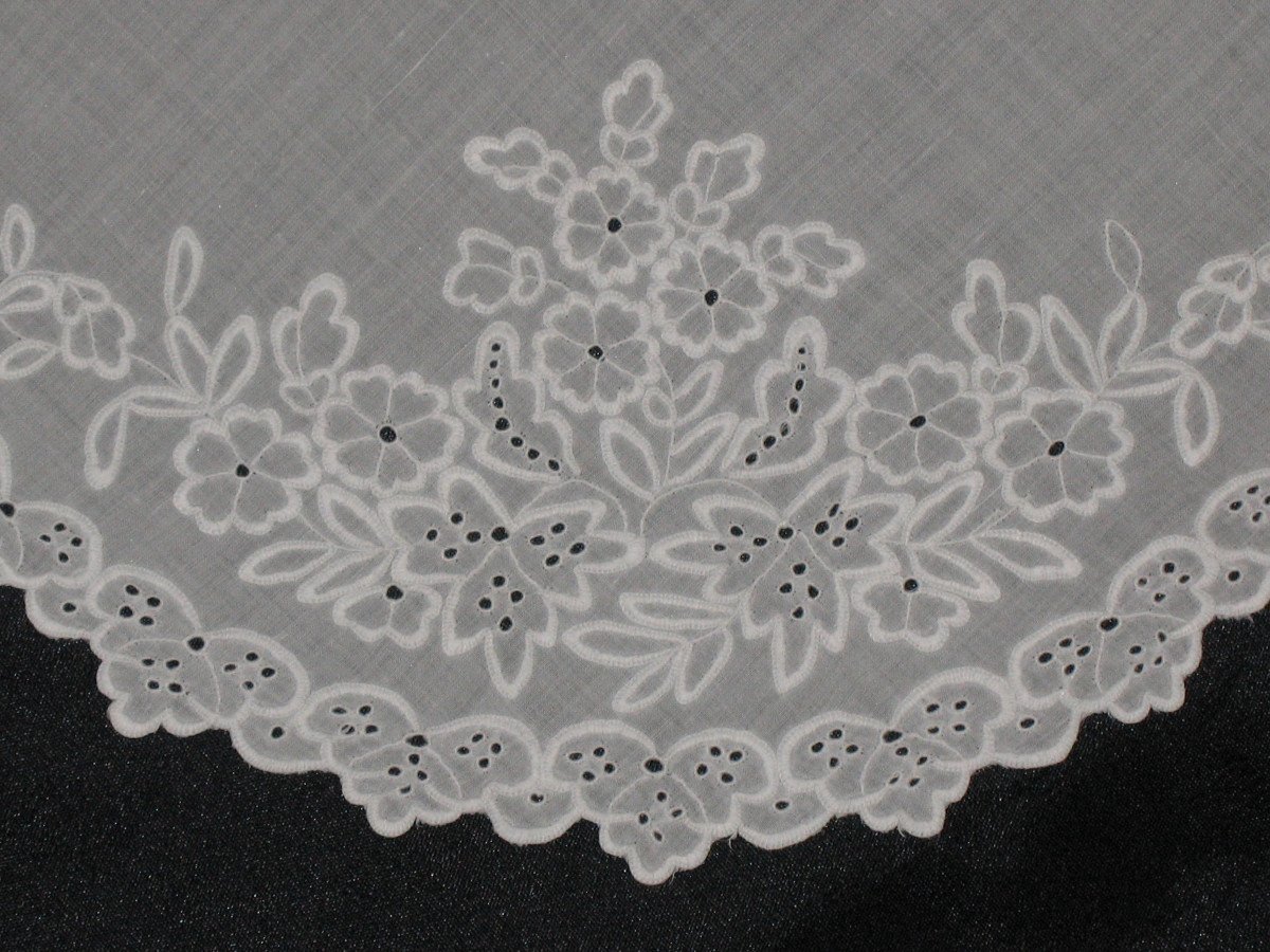 Wedding Handkerchief In White Embroidery On Batiste With Flower Decoration-photo-3