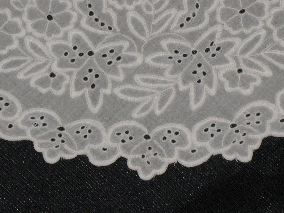 Wedding Handkerchief In White Embroidery On Batiste With Flower Decoration-photo-1