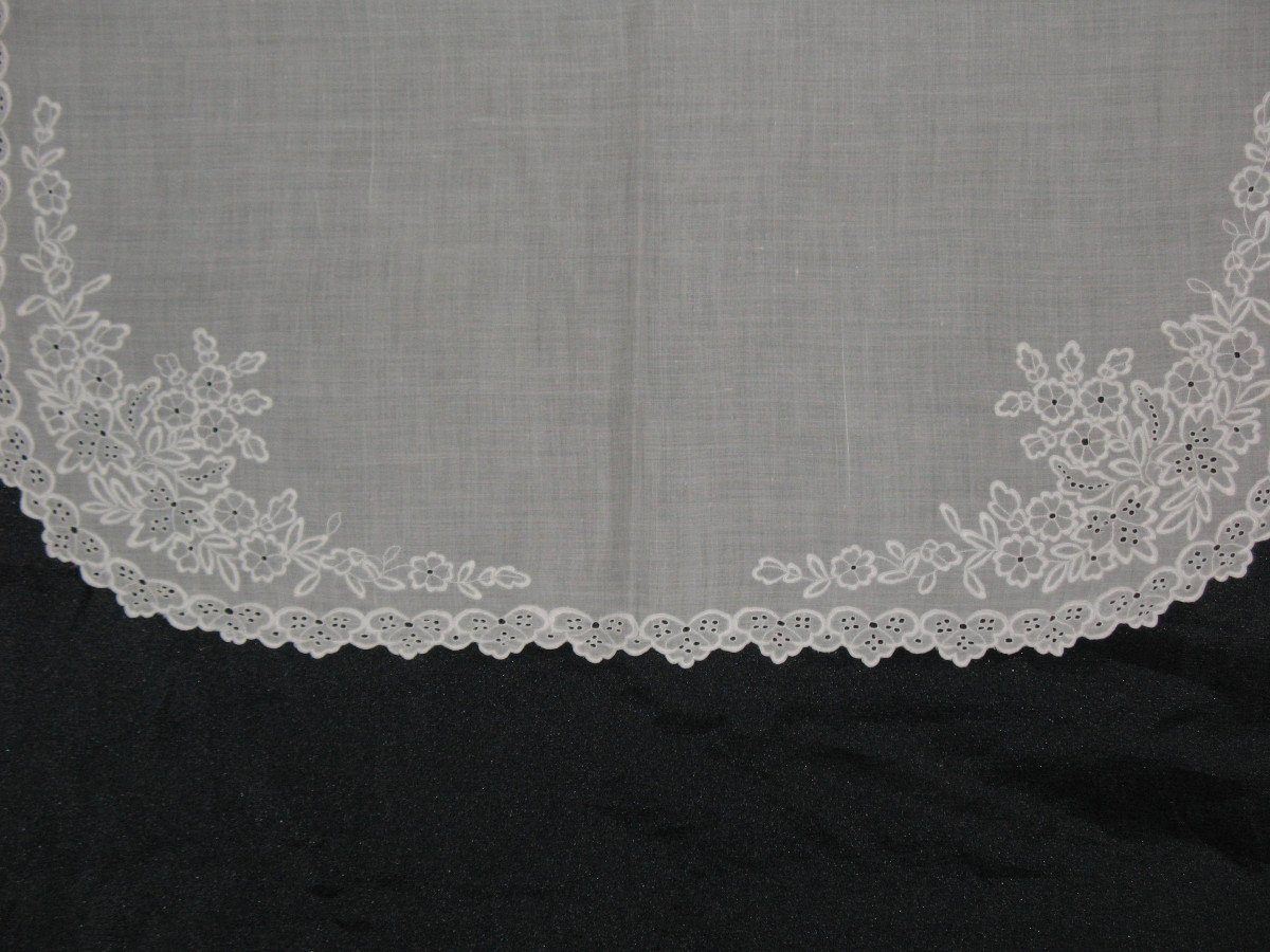 Wedding Handkerchief In White Embroidery On Batiste With Flower Decoration-photo-2