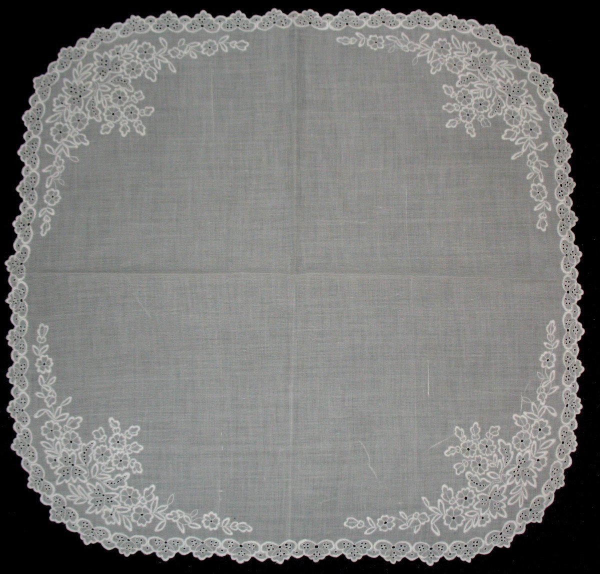 Mouchoir de mariage en broderie blanche sur batiste à décor de fleurs-photo-4