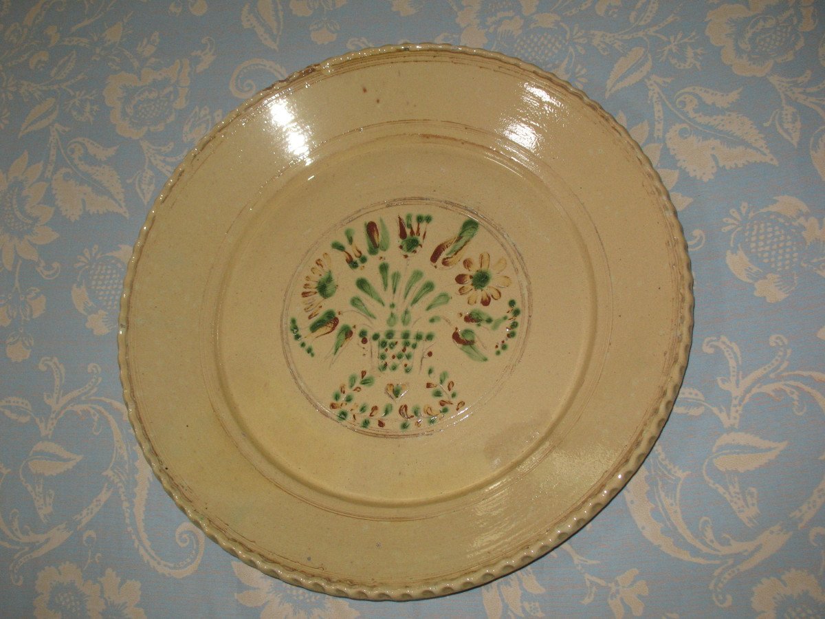 Très grand plat en grès vernissé décor au panier fleuri-photo-1