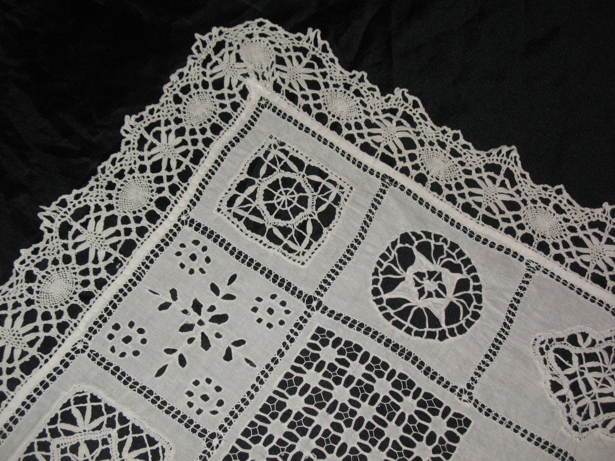 Small Tablecloth Or Centerpiece In Bobbin Lace And White Richelieu Embroidery-photo-7