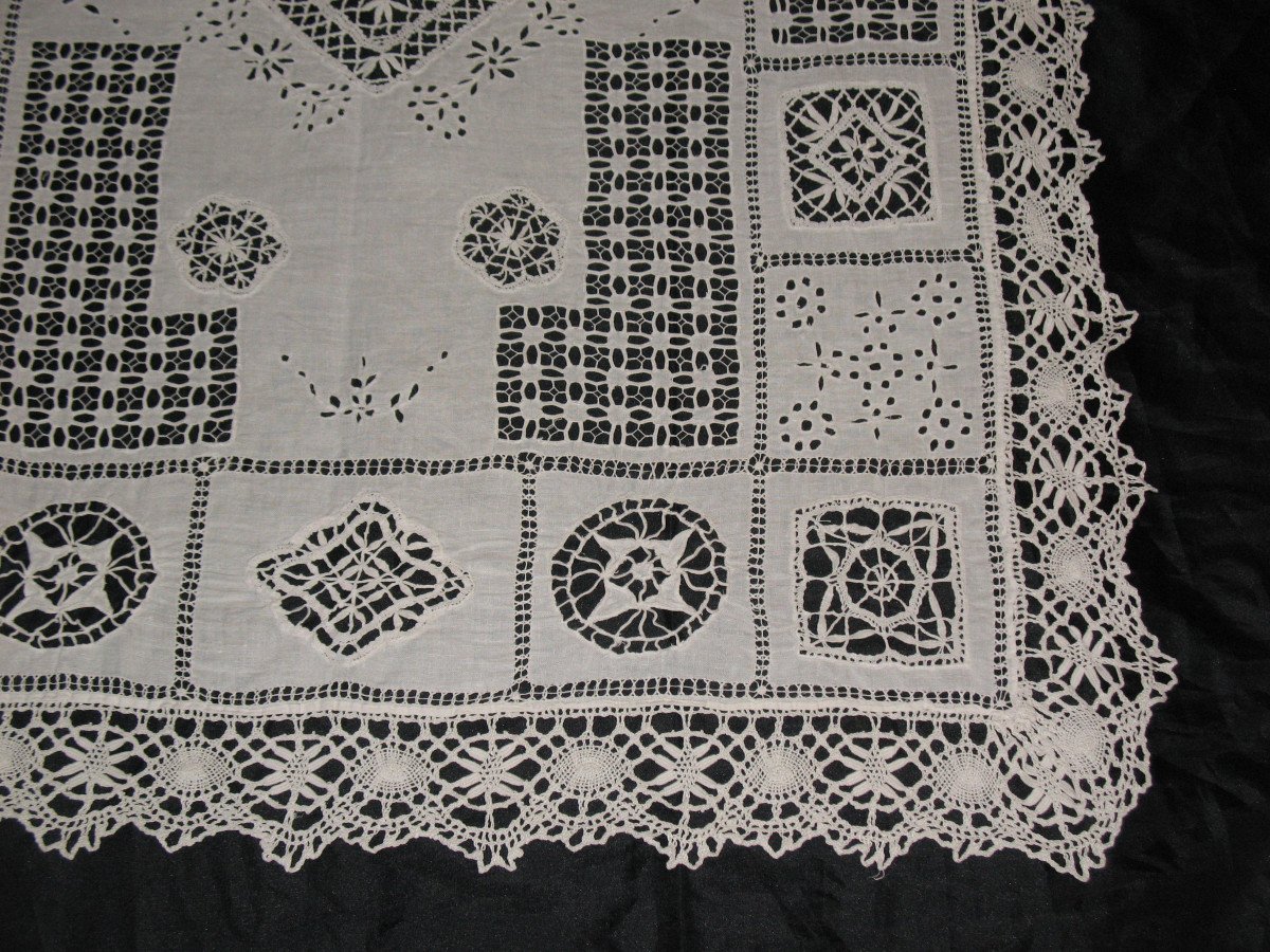 Small Tablecloth Or Centerpiece In Bobbin Lace And White Richelieu Embroidery-photo-8