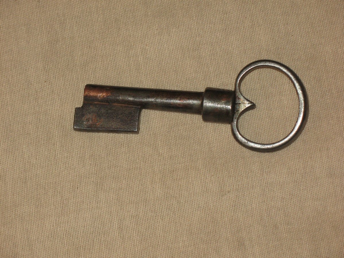 Serrure forte en fer forgé ouvragé avec sa poignée et sa clé époque 17ème-photo-4