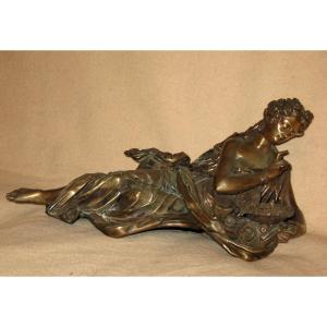 Sculpture en bronze Femme à l'antique avec nid d'oiseaux époque 19ème