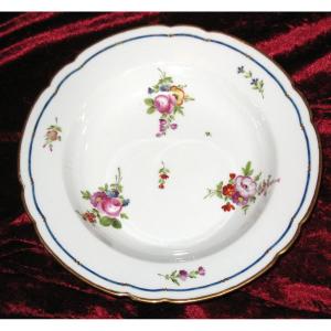 Assiette en porcelaine de Locré à décor floral époque 18ème