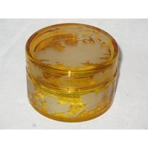 Boite bonbonnière en verre de Bohème ambre décor cynégétique gravé époque 19ème