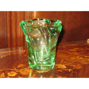 Vase en cristal de Daum vert forme torse signé  époque 20ème