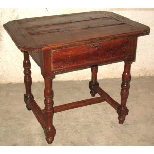 Table à écrire bureau avec un tiroir en bois fruitier époque Louis XIII 17ème