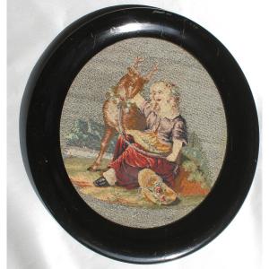 Tapisserie romantique à décor pastoral sur fils d'argent époque 19ème cadre en ébène 