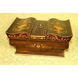 Coffret à bijoux en marqueterie de bois clair sur palissandre époque Charles X 19ème