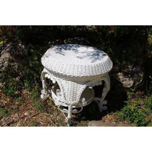 Table guéridon en rotin laqué blanc époque 1900 pour jardin d'hiver style Art Nouveau