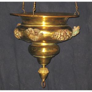Grande suspension de chapelle en laiton et bronze doré époque Restauration à décor d'angelots époque 19ème