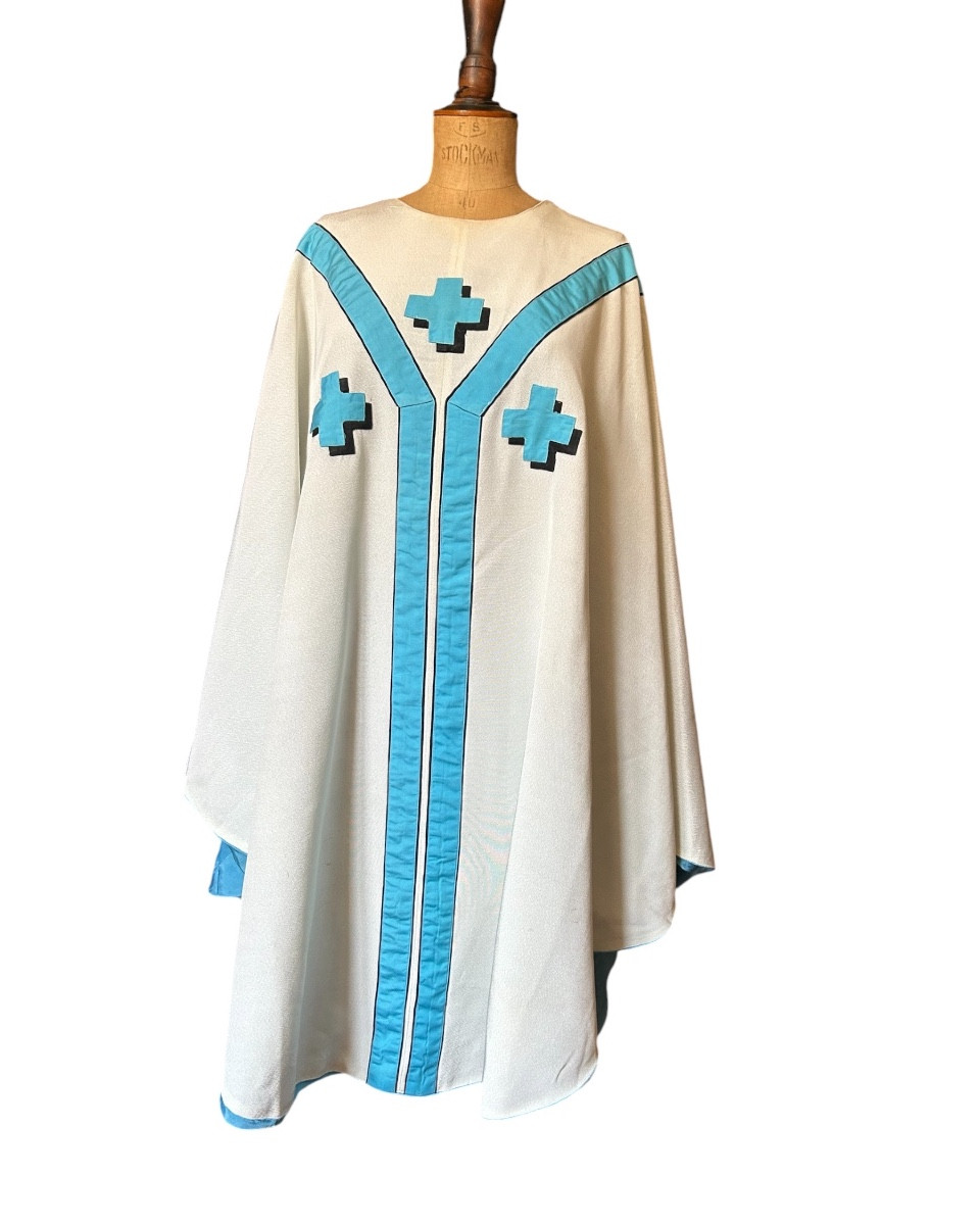 Chasuble et attributs liturgiques