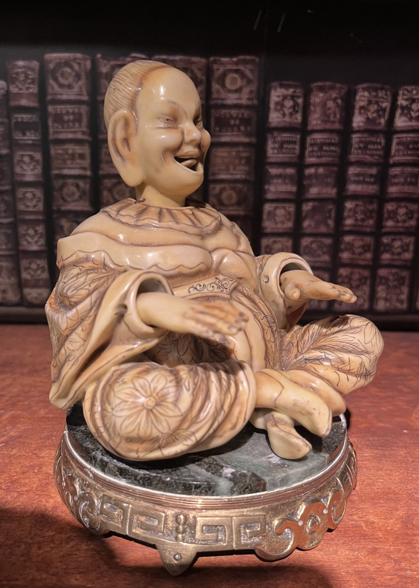 Magot nodding head -photo-2