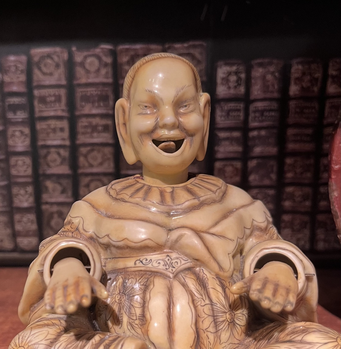 Magot nodding head -photo-3