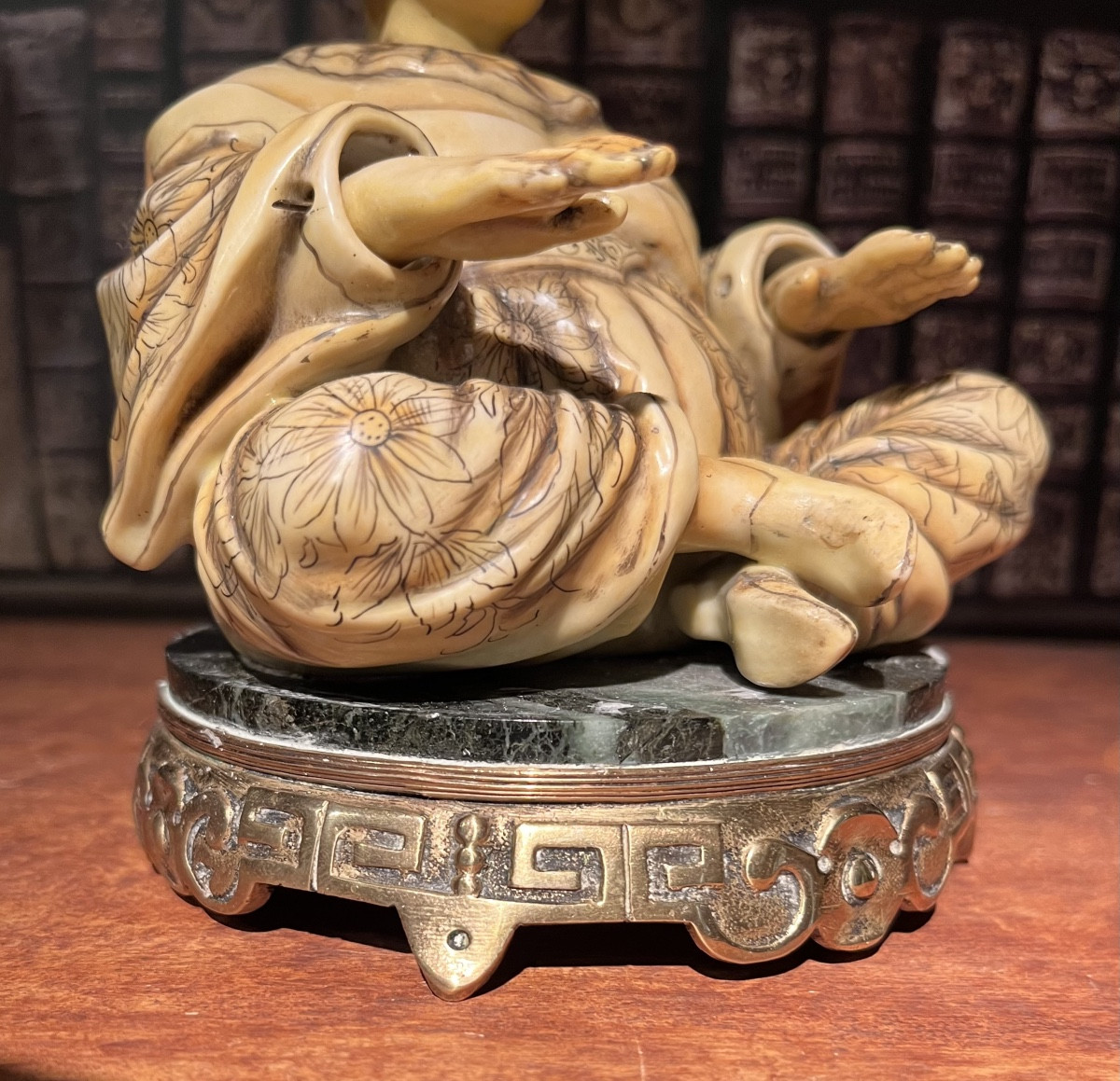 Magot nodding head -photo-4