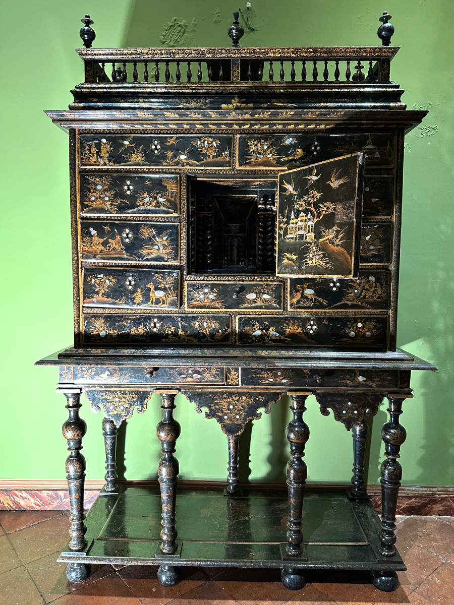 Louis XIV Lacquer Cabinet-photo-2