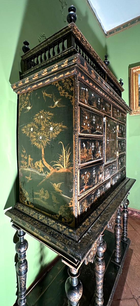 Louis XIV Lacquer Cabinet-photo-1