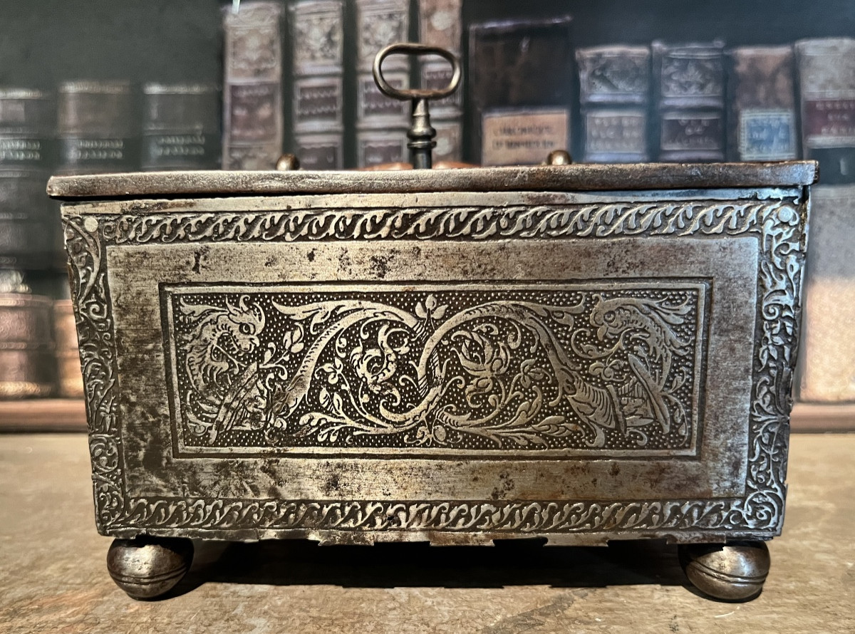 Small Engraved Iron Box Nuremberg-photo-1