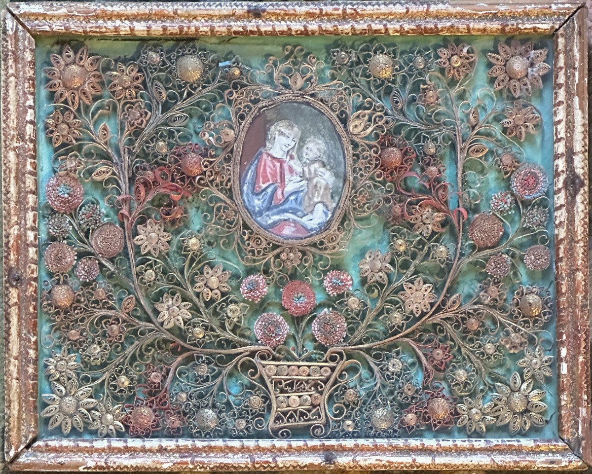 Paperolles Reliquary 
