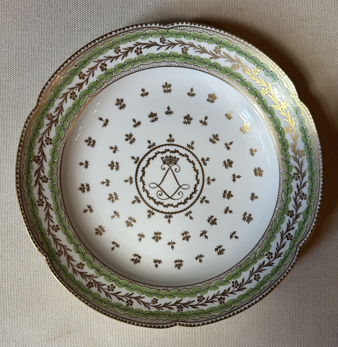 Pair Of 18th-century Porcelain Plates-photo-2