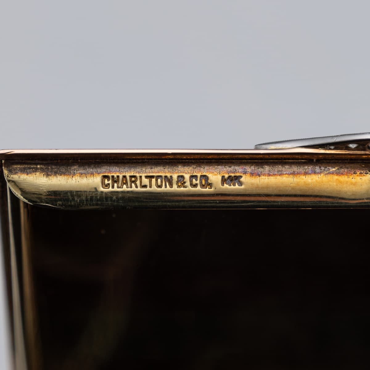Étui à cigarettes ancien du XXe siècle en or bicolore 14 carats, France, Charlton & Co, vers 19-photo-8
