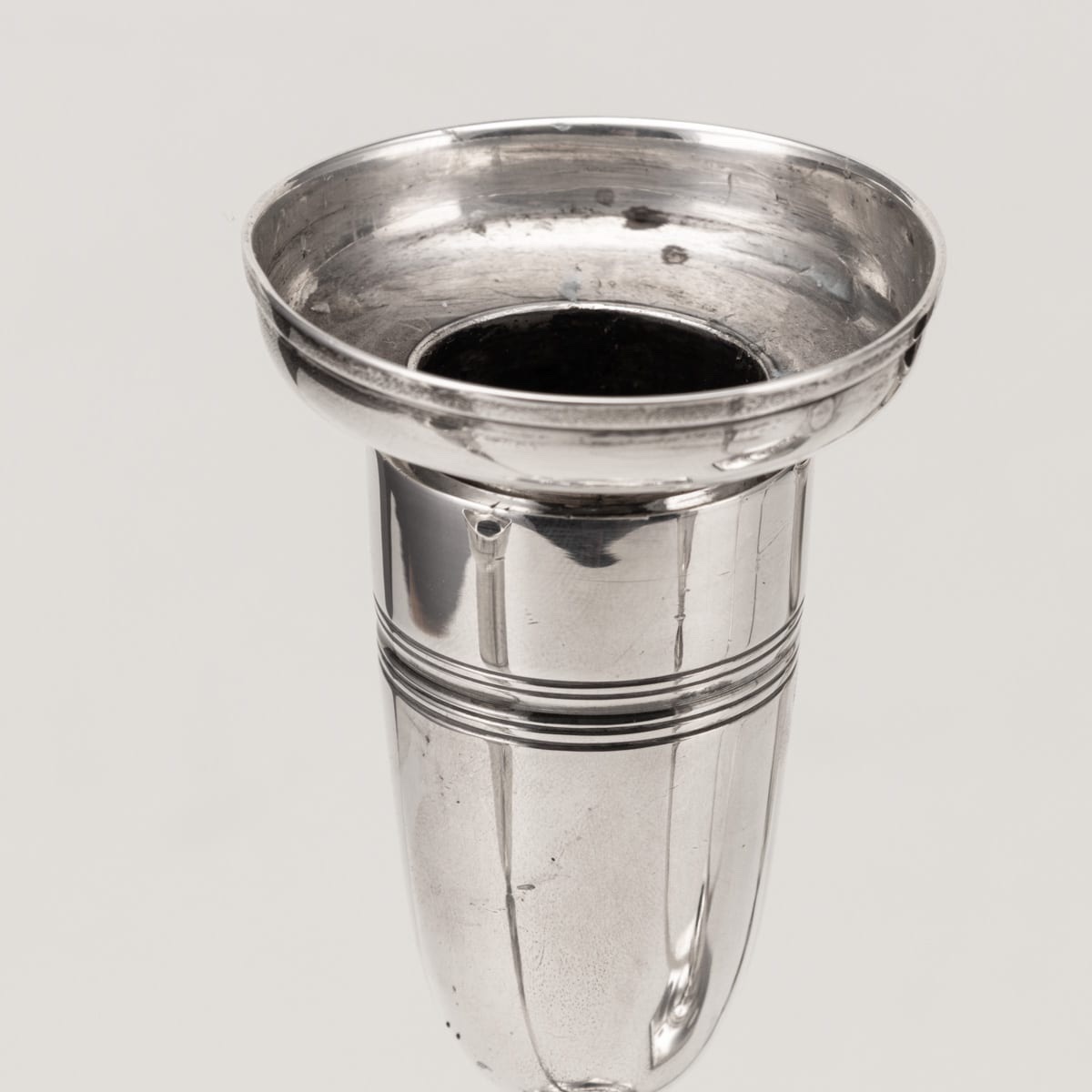 Paire de candélabres anglais en argent massif, style Art déco, vers 1935-photo-4
