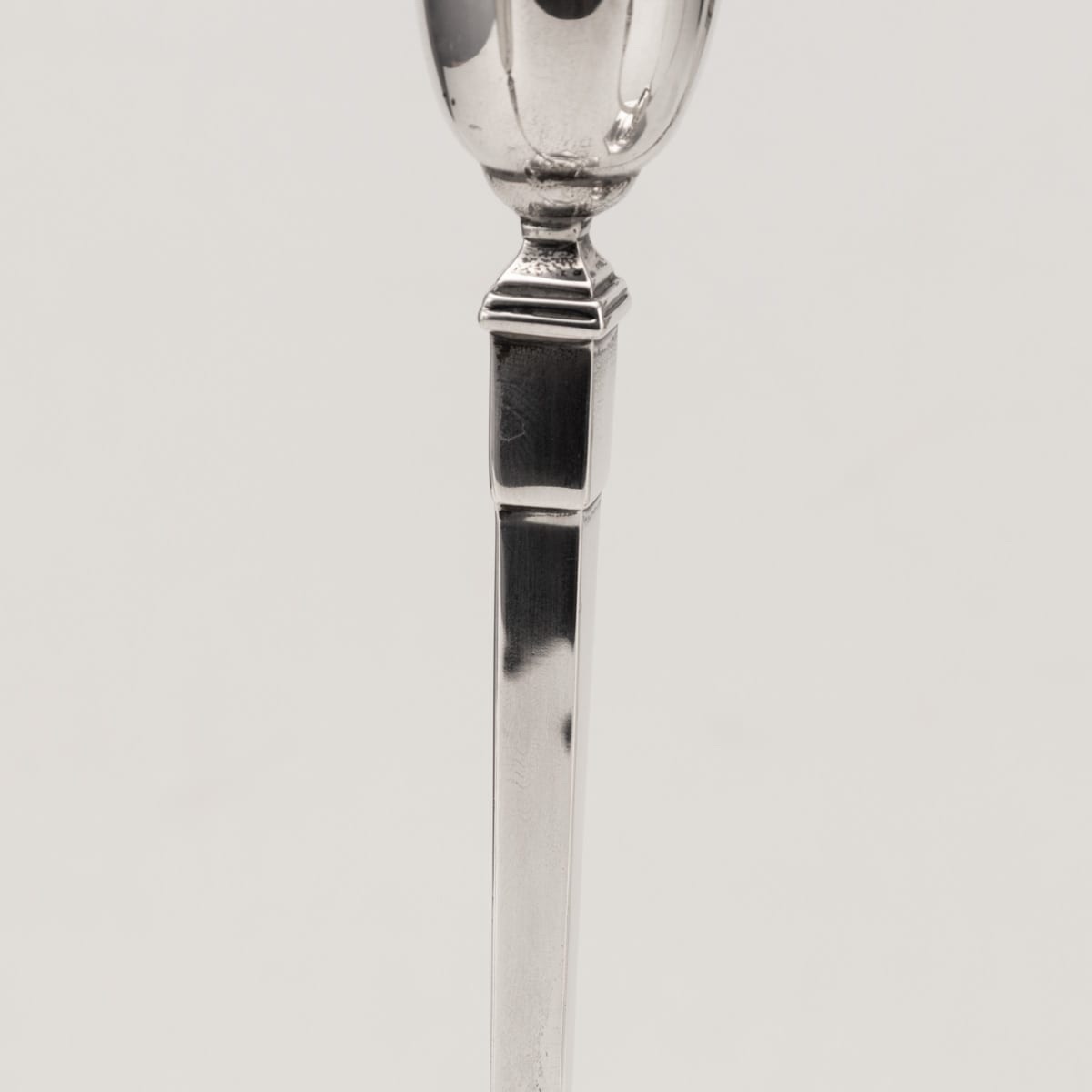 Paire de candélabres anglais en argent massif, style Art déco, vers 1935-photo-5