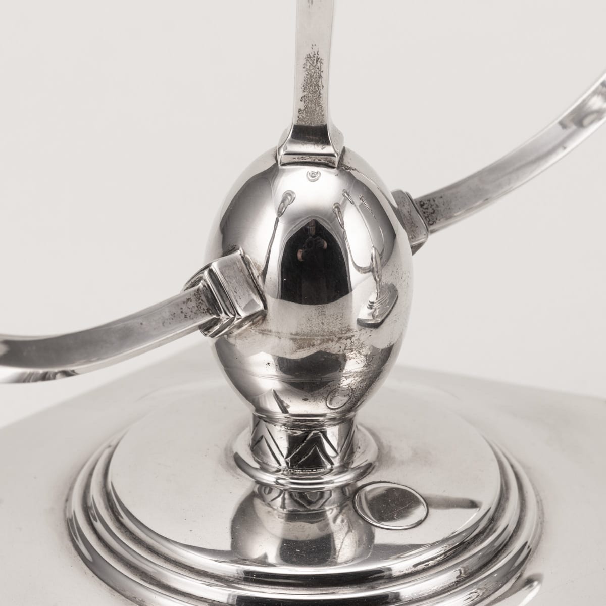 Paire de candélabres anglais en argent massif, style Art déco, vers 1935-photo-6