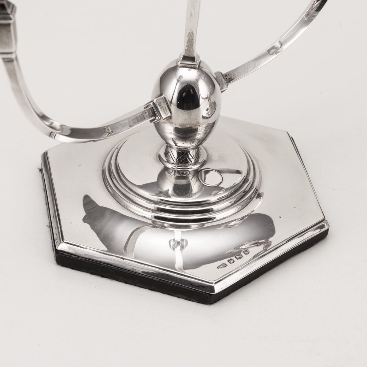 Paire de candélabres anglais en argent massif, style Art déco, vers 1935-photo-7
