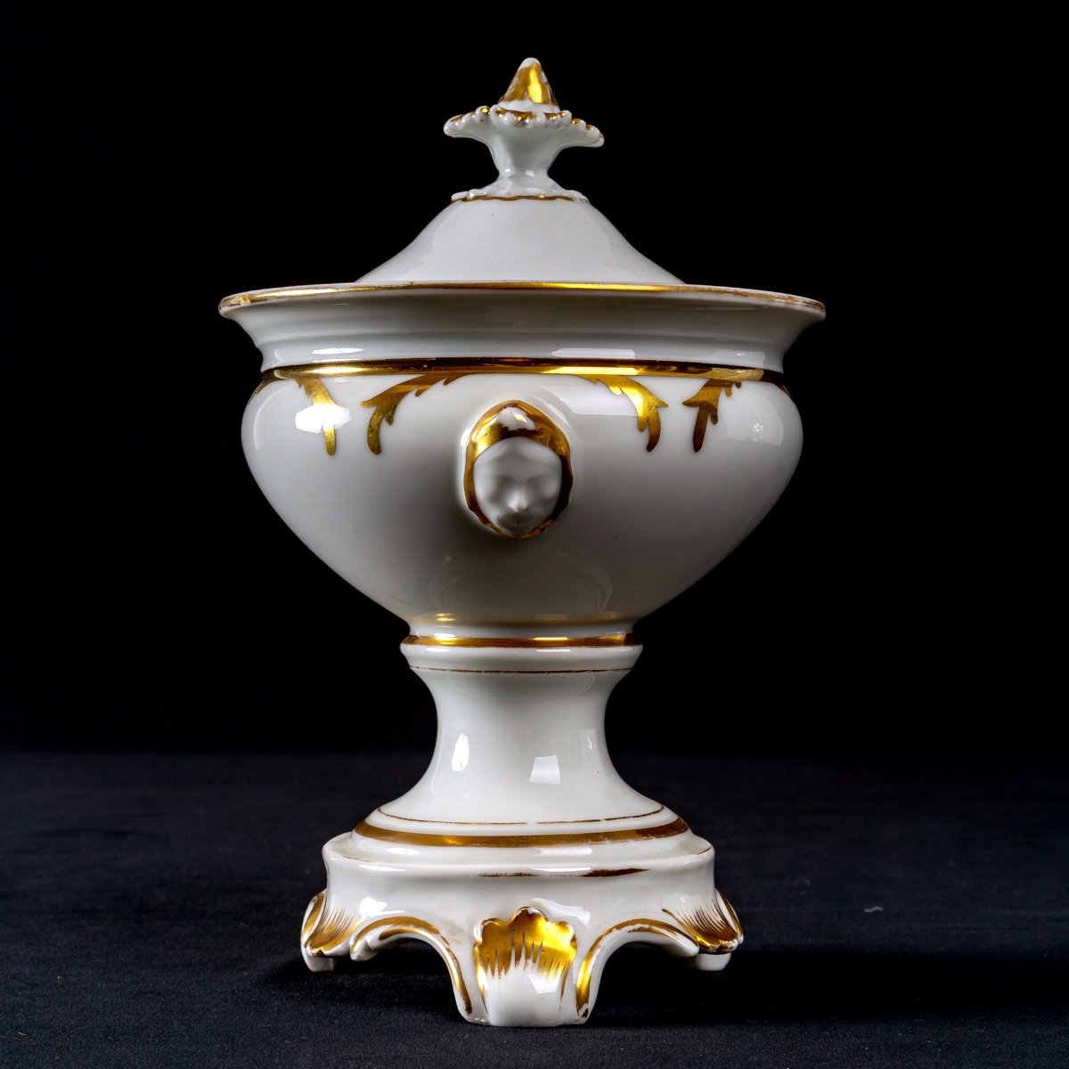 Tripod Fruit Bowl With Lid - Paris Porcelain - XIXth Century-photo-2