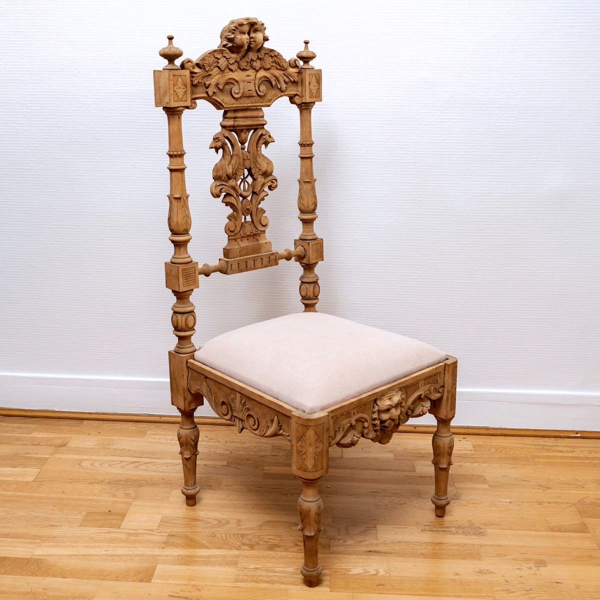 Entrance Chair - Solid Walnut - Au Putti Decor - Neo-renaissance - Period: XIXth Century