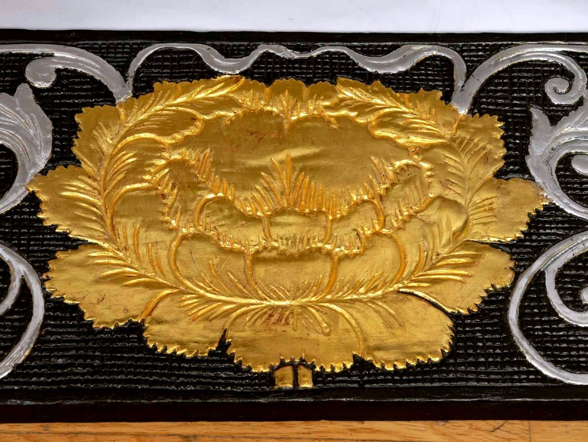 Ancienne Table Bois Gong Sculptée  Mains - Feuilles d'Or Et Argent - époque : Début XXème Siècle-photo-3