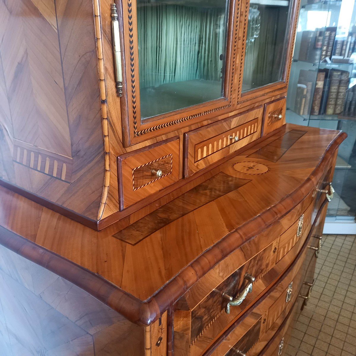 Furniture Two Bodies, The Top Forming Showcase. Period Late Eighteenth Century-photo-5