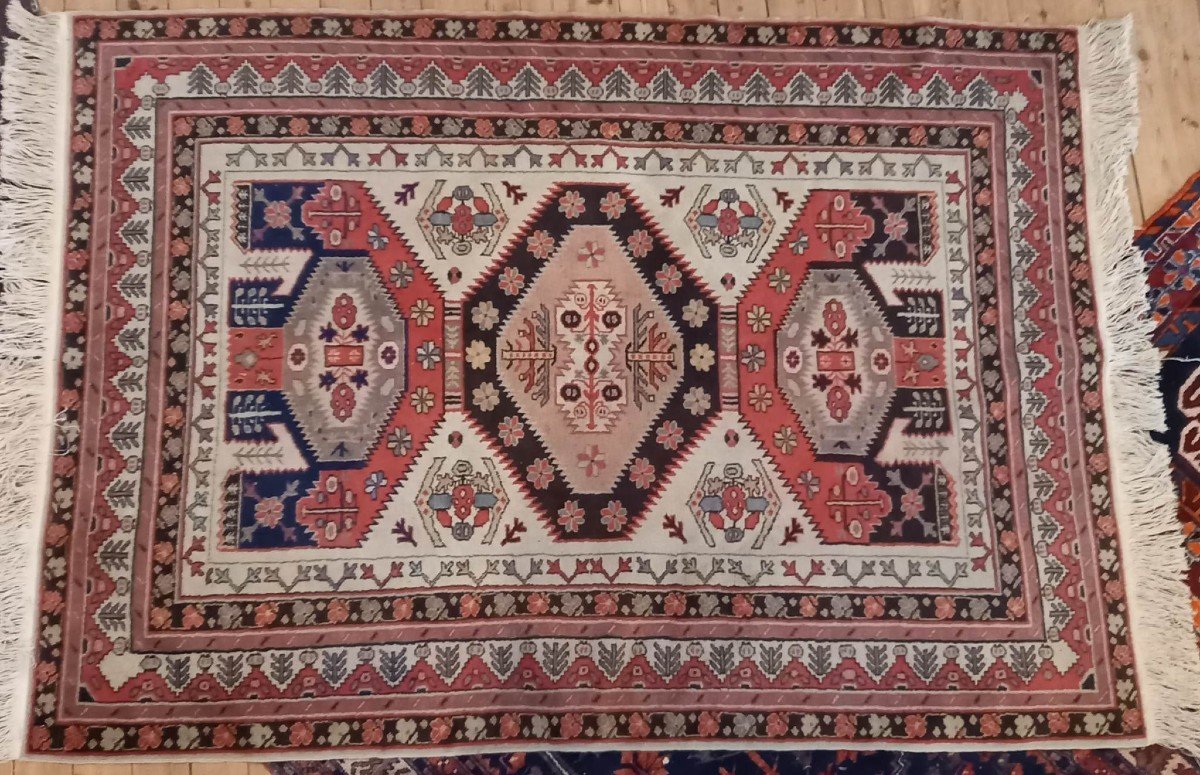 Tapis Caucase  (Chirvan ? ) Fond Beige à Trois Médaillons