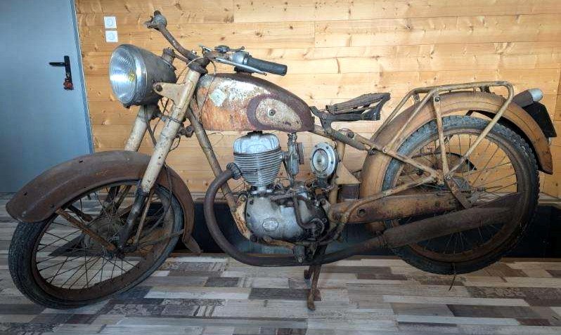 Moto New Map C175 Année 1955, A Restaurer Ou Pour Déco