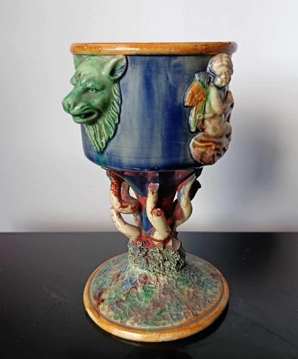 Thomas SERGENT (1830 - 1890) Barbotine en forme de Calice sur pied Décor en relief d’un angelot-photo-2