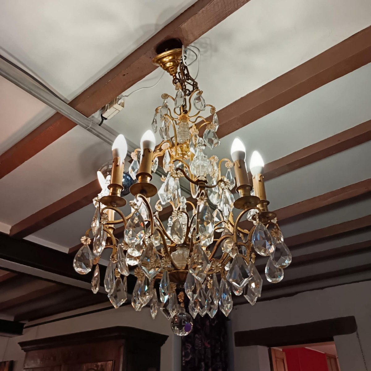 Lustre cage à pampilles, huit feux